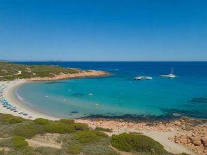 Investir dans l'immobilier en Sardaigne : entre plages préservées, charme italien et rentabilité touristique